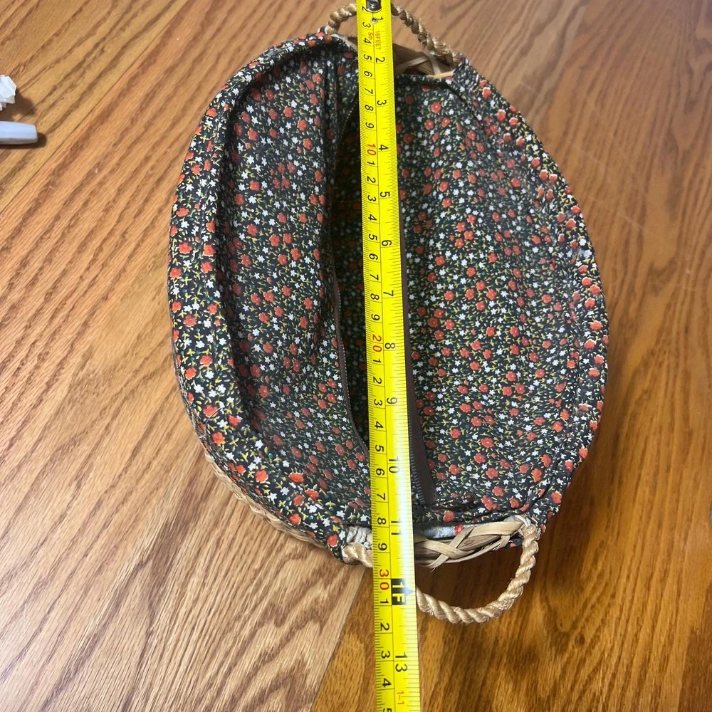 VTG Woven Egg Gathering Basket w Zippered Floral Liner Rope Handles Farm Decor